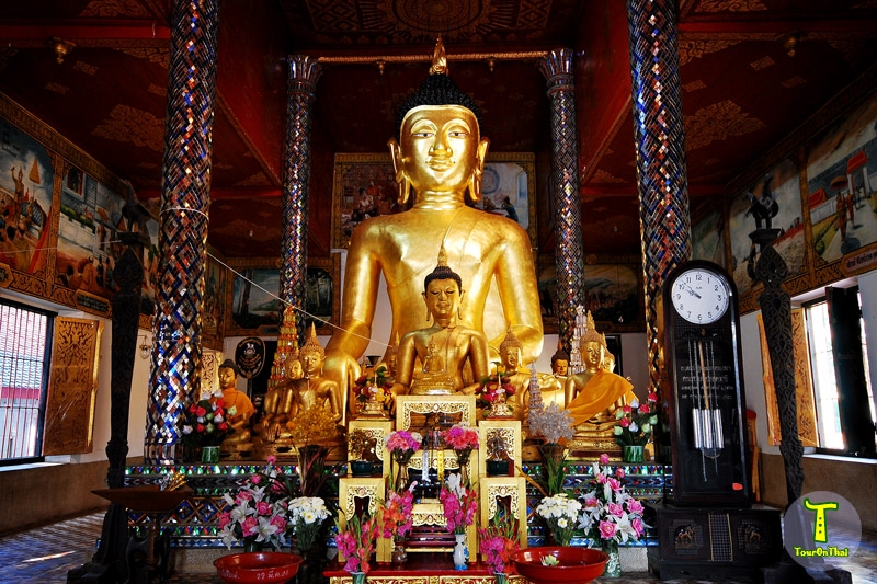 พระประธานในวิหาร