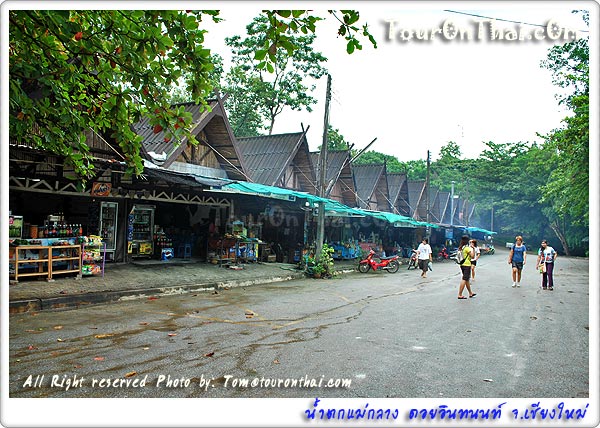 ลานจอดรถน้ำตกแม่กลาง