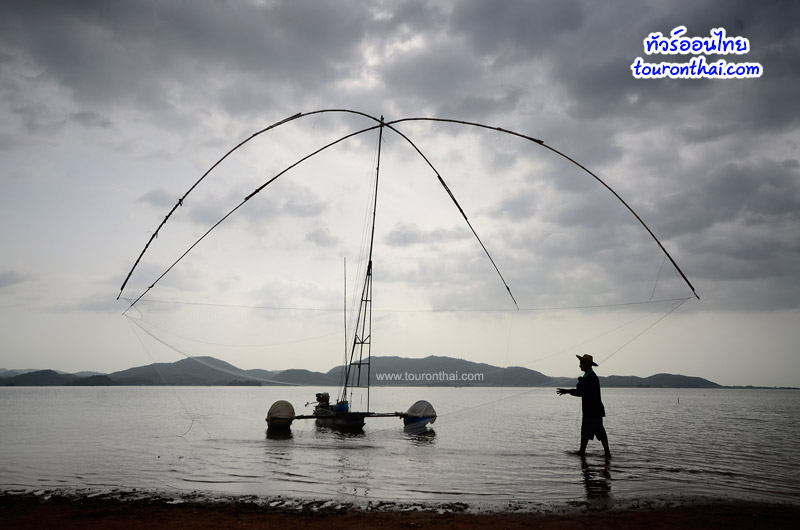 เตรียมเรือยกยอ