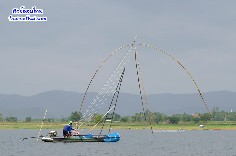 ยกยอบนเรือ