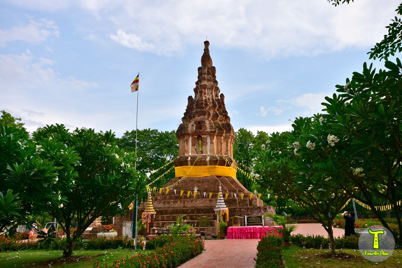 สักการะพระธาตุหนองสามหมื่น