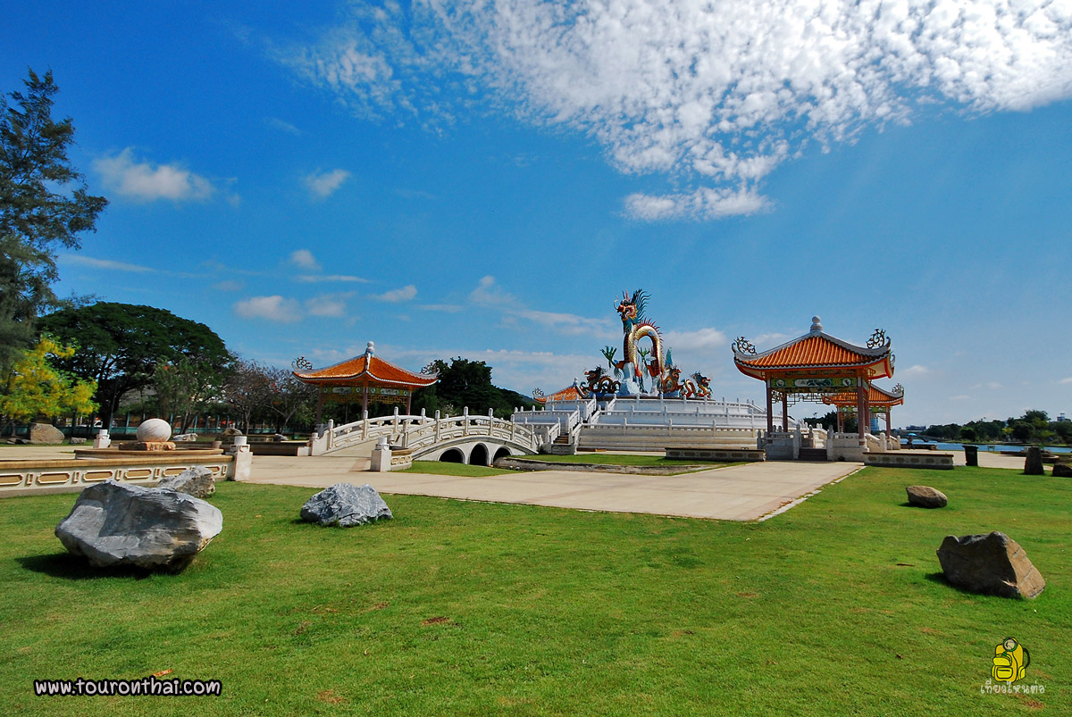 มังกรสวรรค์ในอุทยานสวรรค์