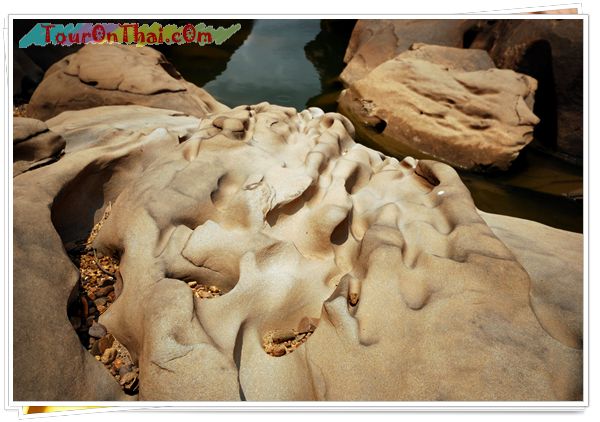 ภาพขยายส่วนร่องหิน