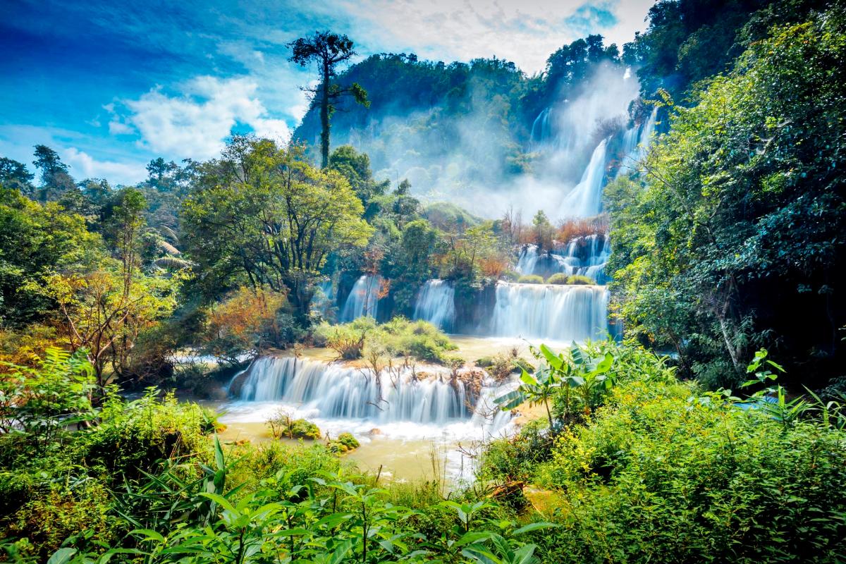 ชวนกางเต็นท์พร้อมเดินป่าเที่ยว “น้ำตกทีลอซู” น้ำตกที่ได้ชื่อว่า สวยที่สุดในประเทศไทย!