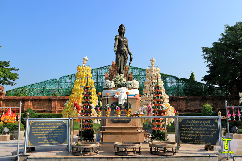 Phranang Cham Thewi Monument,อนุสาวรีย์พระนางจามเทวี ลำพูน
