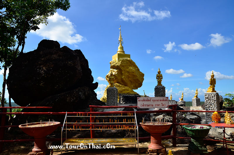 Wat Phra Phutthabat Phra That In Kwaen,พระพุทธบาทพระธาตุอินทร์แขวน ลำพูน