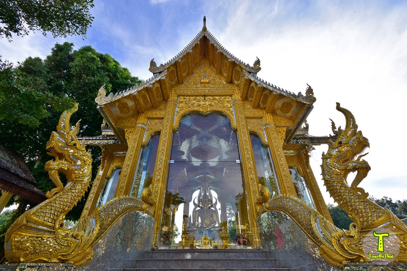 Wat Phra That Ha Duang