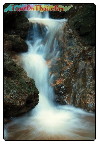 Pha Rom Yen Waterfall,น้ำตกผาร่มเย็น อุทัยธานี
