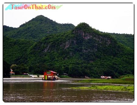 ล่องแพชมแม่น้ำแคว กาญจนบุรี