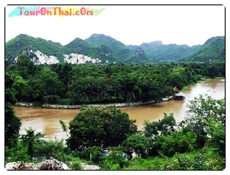 ล่องแพชมแม่น้ำแคว กาญจนบุรี