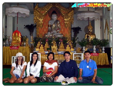 ภาพหมู่เป็นที่ระลึกในพม่า