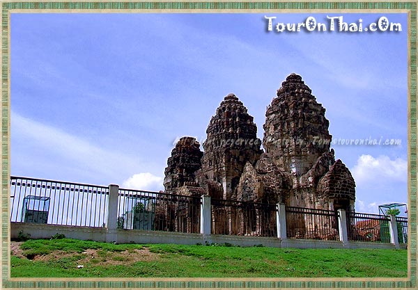 Phra Prang Sam Yot (Monkey Temple),พระปรางค์สามยอด ลพบุรี