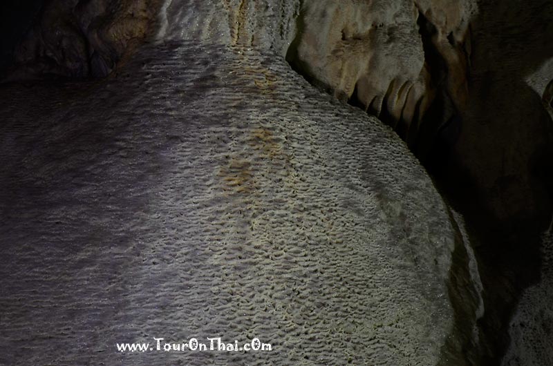 Tham Pet Pho Thong Cave