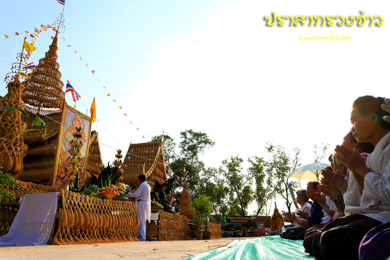 Wat Sawetawan Wanaram,ประเพณีบุญคูณลานสู่ขวัญข้าว ปราสาทรวงข้าว
