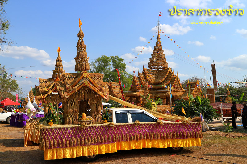 Wat Sawetawan Wanaram,ประเพณีบุญคูณลานสู่ขวัญข้าว ปราสาทรวงข้าว