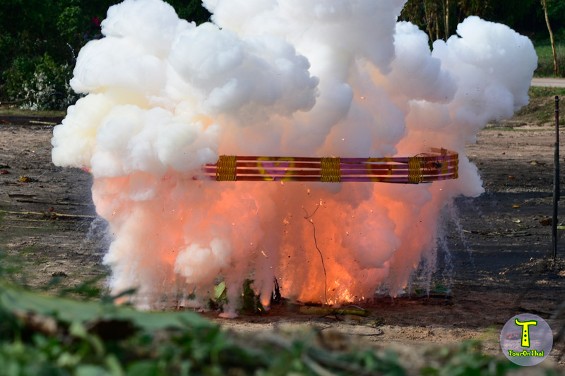 Boon Bangfai Talai Lan (Pinwheel Rocket) Festival,ประเพณีบั้งไฟตะไลล้าน บ้านกุดหว้า