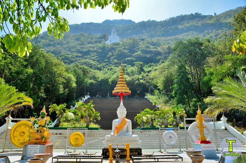Wat Thep Phithak Punnaram,วัดเทพพิทักษ์ปุณณาราม นครราชสีมา