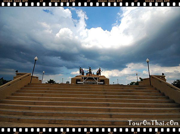 Thung Samrit Memorial,อนุสรณ์สถานวีรกรรมทุ่งสัมฤทธิ์ นครราชสีมา