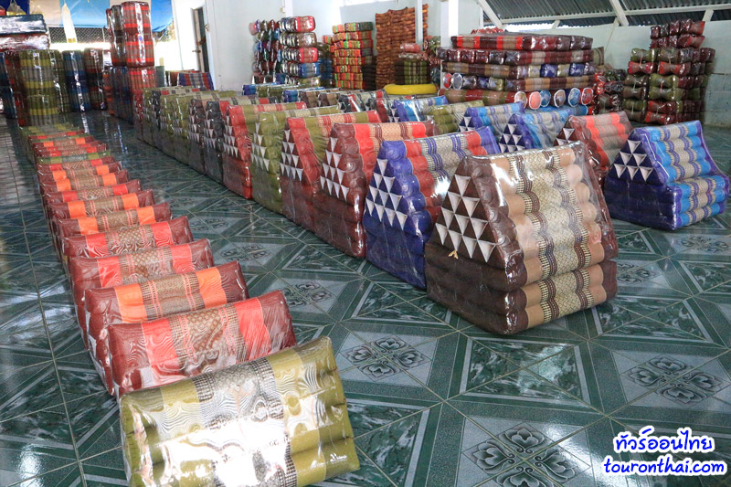 Ban Si Than (Khit Pillow) Handicrafts,หมู่บ้านทำหมอนขิตบ้านศรีฐาน ยโสธร