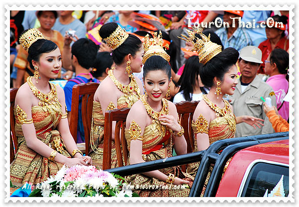 Ubon Ratchathani Candle Festival,ประเพณีแห่เทียนพรรษา อุบลราชธานี
