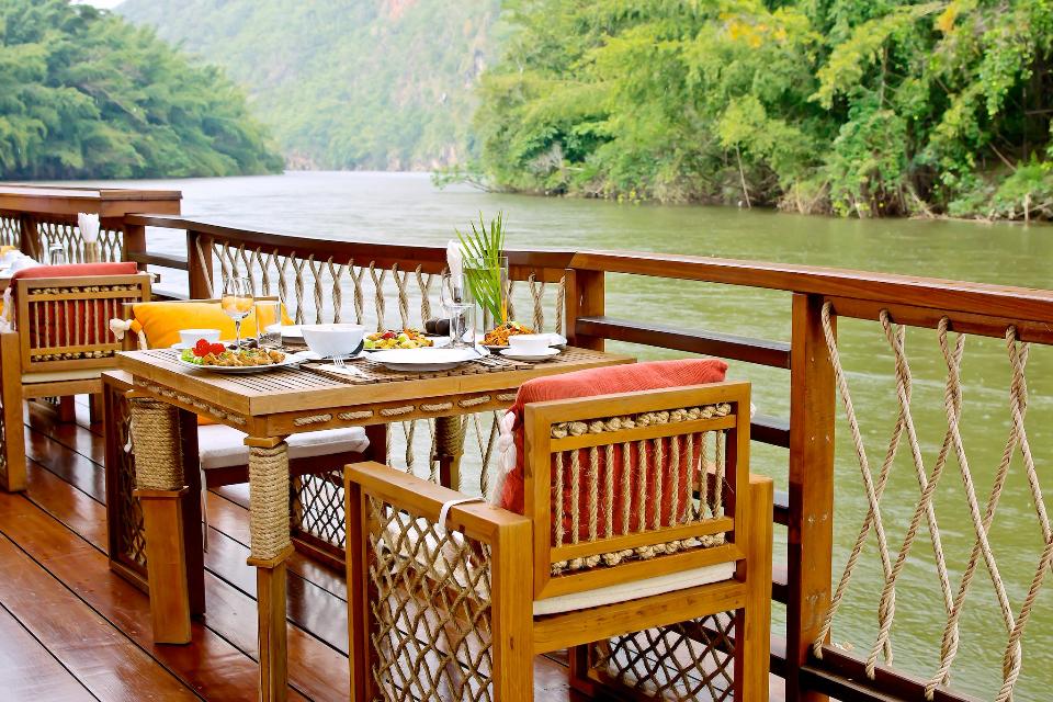 桂河水上屋度假村,The Float House River Kwai Resort