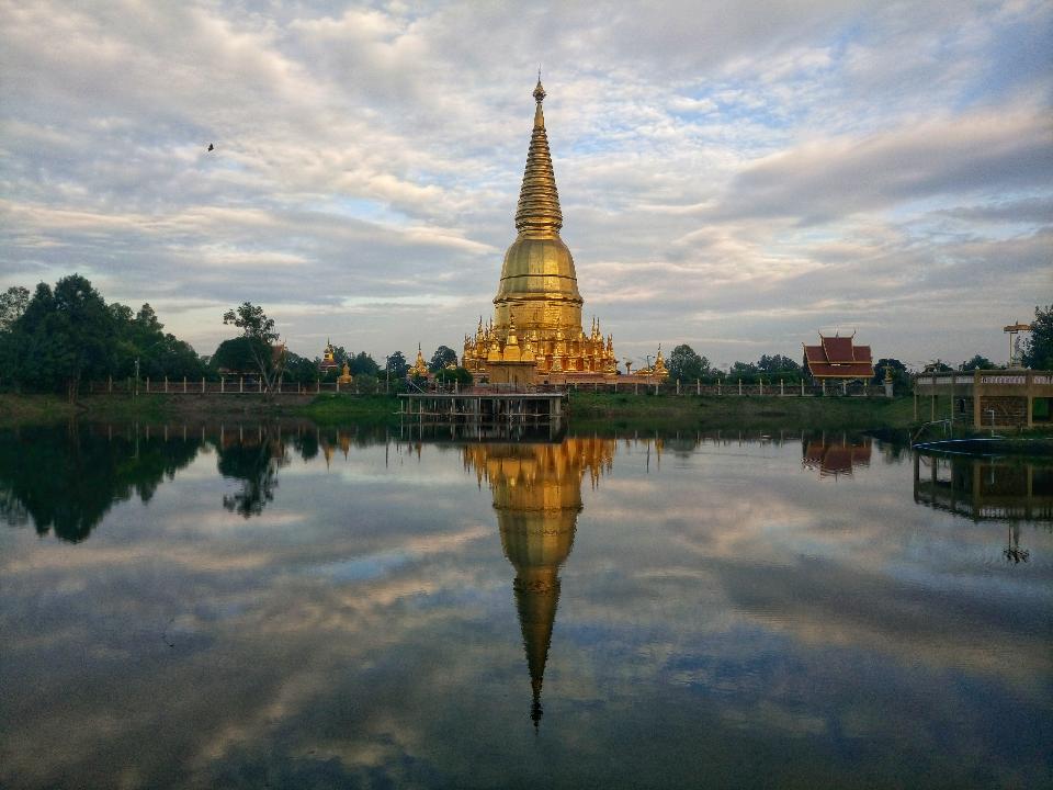 ,Phra Maha That Chedi Si Wiang Chai