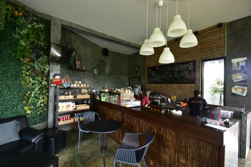 Cafe de Lyn