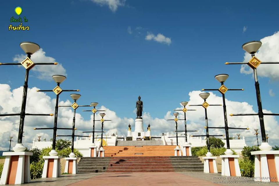 ,Pho Khun Si Inthrathid Monument