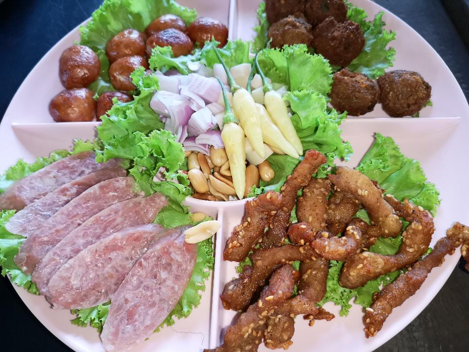 ,Ban Mai Chai Nam Asian Restaurant