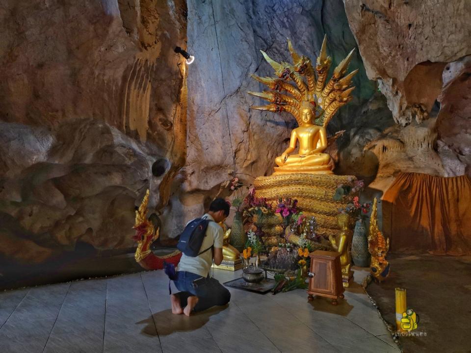 ,Wat Tham Khao Pratun
