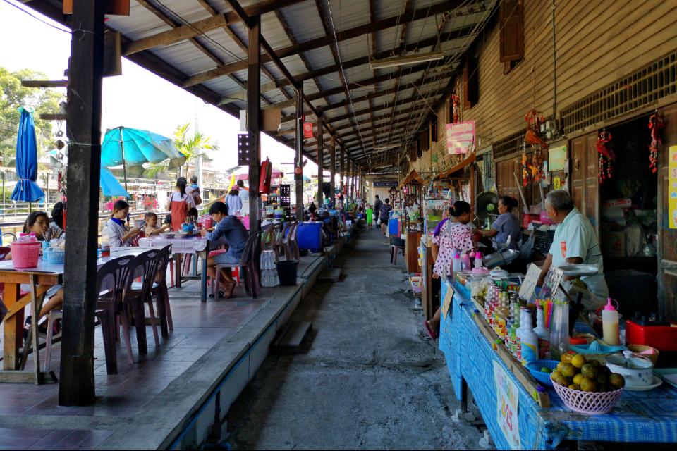 ,Nakhon Nueang Khet Floating Market