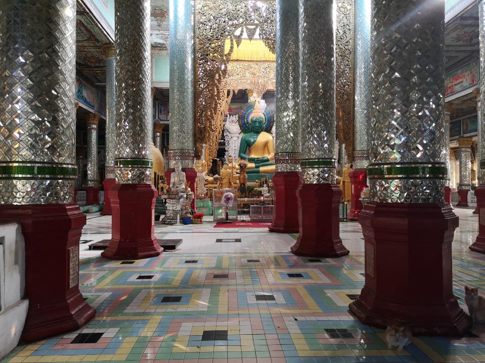 Arlein Ngarsint Pagoda