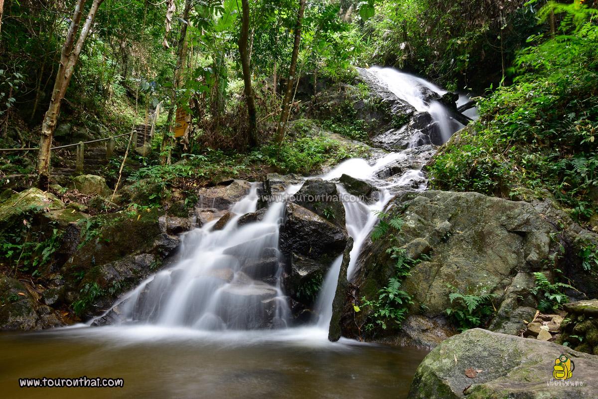 ,Mae Kampong Waterfall
